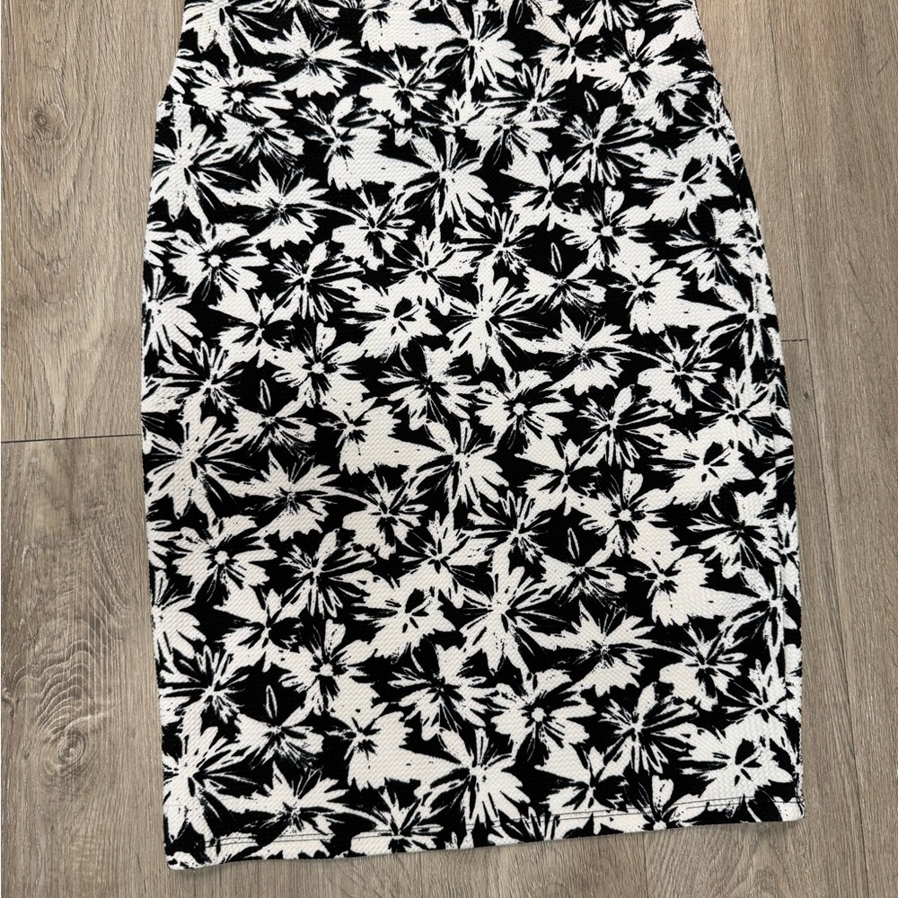 Lularoe Black and White Floral Women's Stretch Midi Pencil Skirt